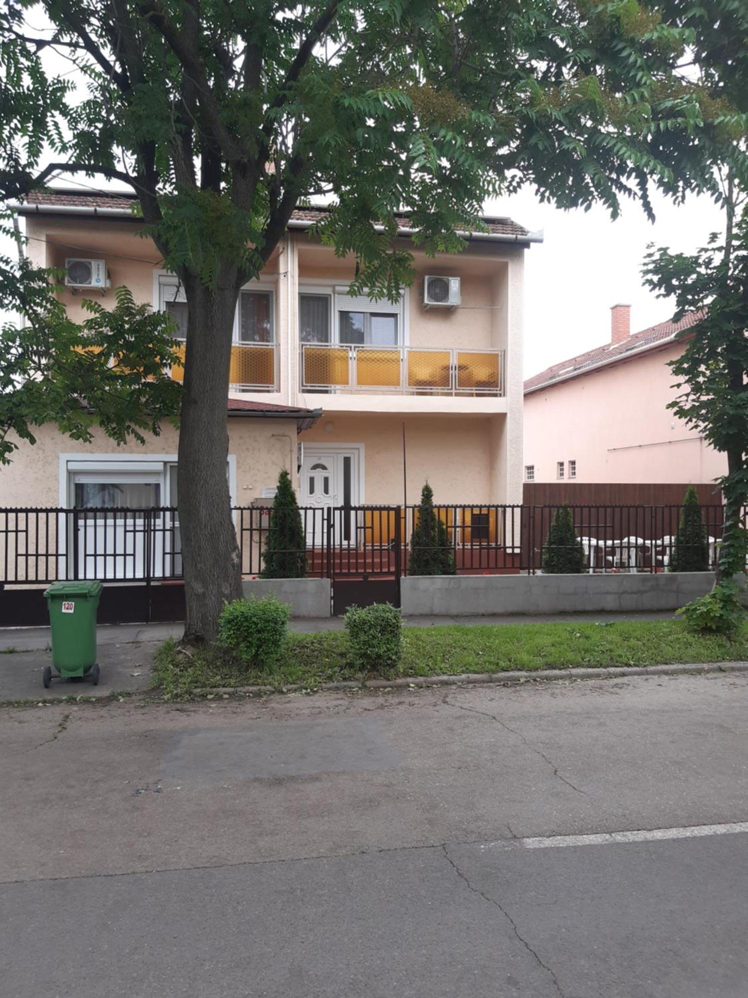 Sasfeszek Apartamento Hajdúszoboszló Exterior foto